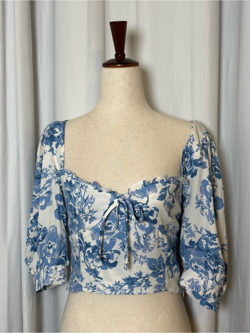 Reformation Luna Top Blue White Floral Size 8